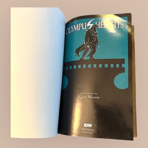 Olympus Heights - Graphic Novel - Picture 2 of 7